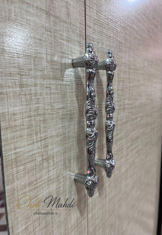 جاکفشی ایستاده با آینه بیضی طرح دار با ۱۳ رنگ متنوع